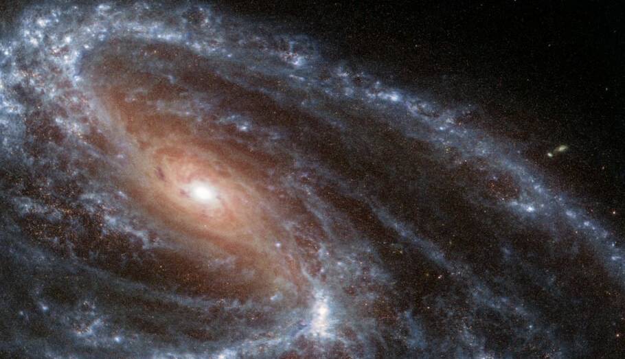 تصویر روز ناسا؛ تصویر کهکشان مارپیچی غیرعادی M66 از جیمز وب
