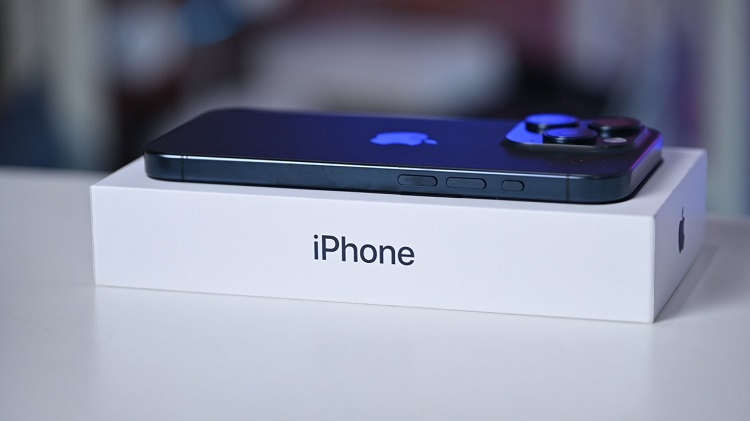 اپل قابلیت آپدیت آیفون از داخل جعبه قبل از فروش را آزمایش می‌کند!

