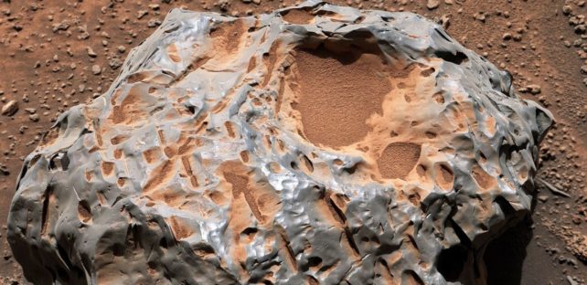 کنجکاوی در مریخ شهاب سنگ کاکائو کشف کرد
