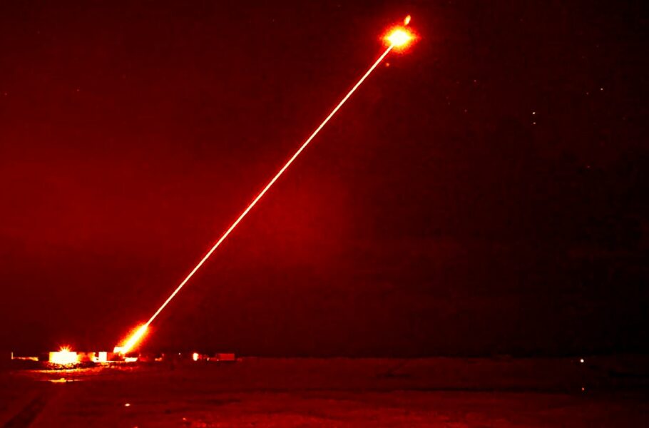 انگلیس برای اولین‌بار سلاح لیزری DragonFire را جهت مقابله با پهپادها آزمایش کرد
