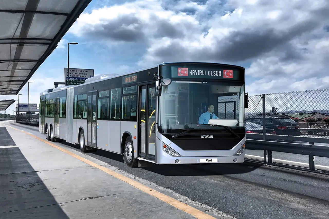 اتوبوس‌های جدید و غول‌پیکر متروباس وارد تهران می‌شوند