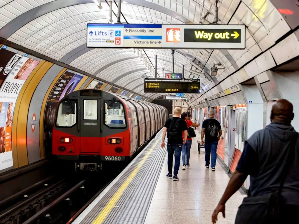 آزمایش سیستم نظارت مبتنی بر هوش مصنوعی برای تشخیص جرم در متروی لندن
