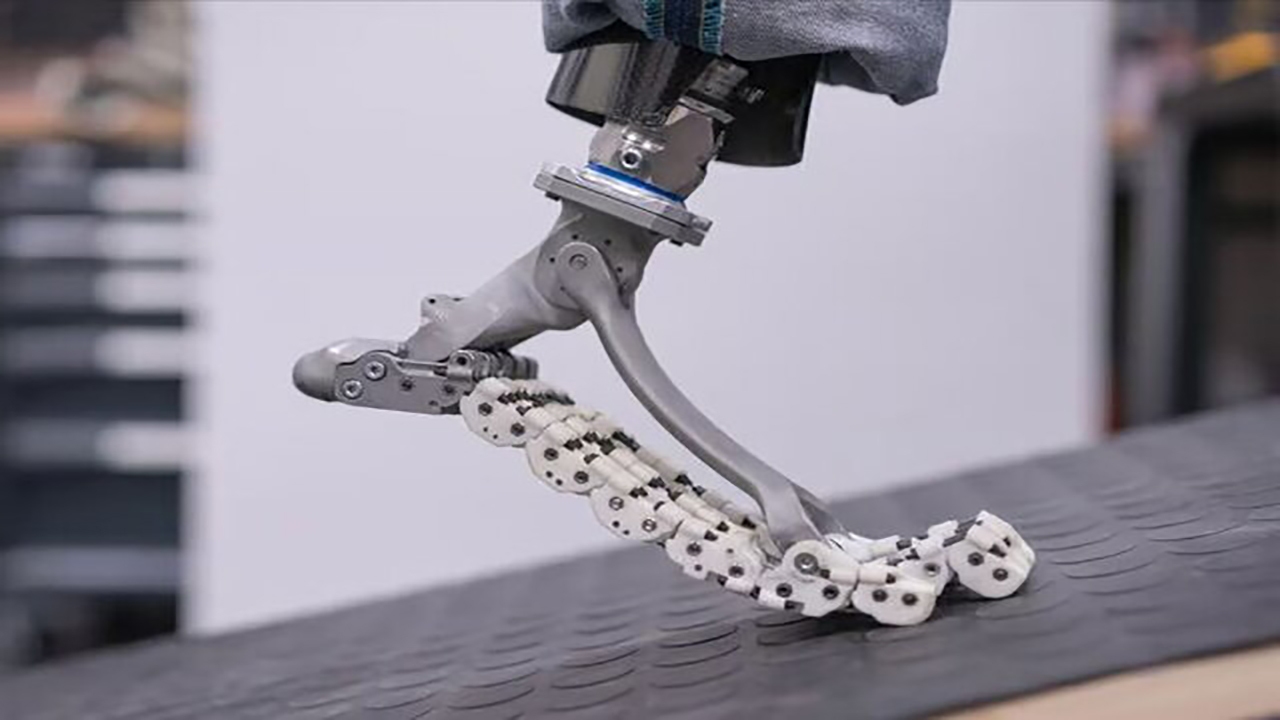 پای مصنوعی مشابه پای واقعی انسان ساخته شد
