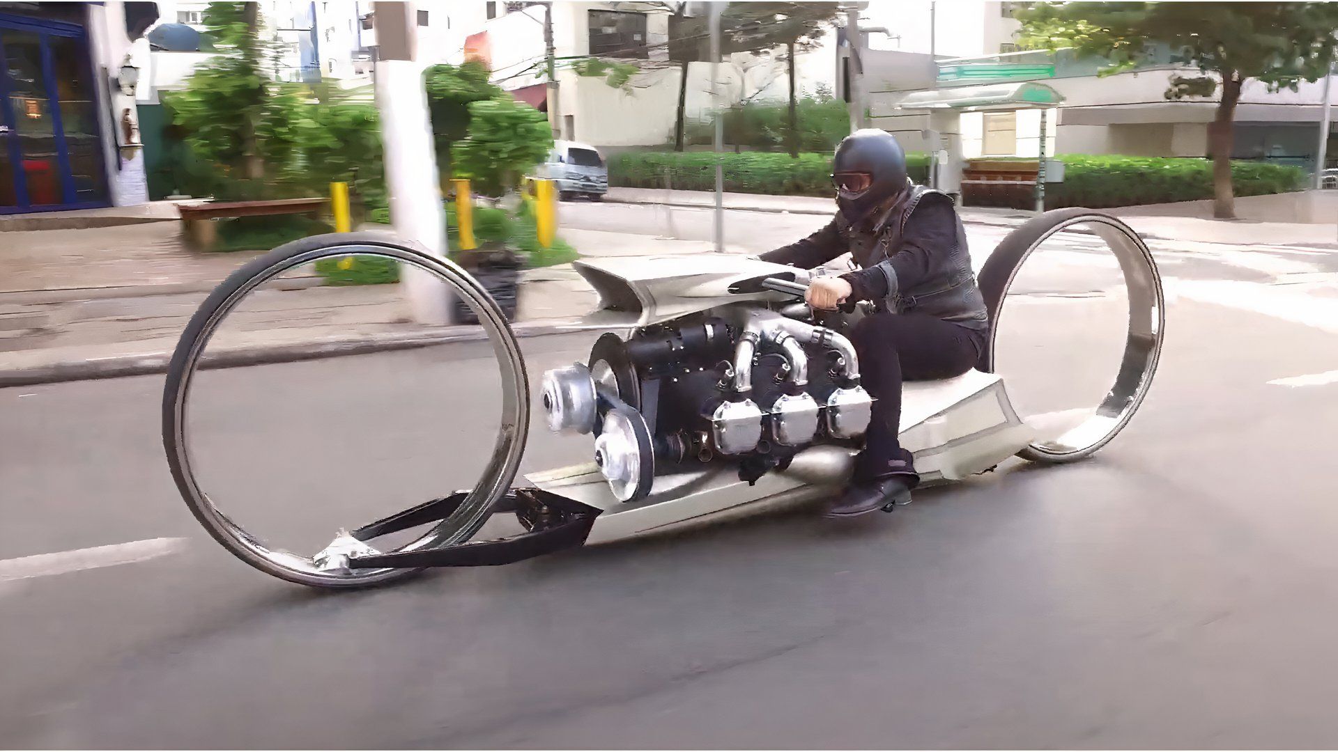 ساخت موتورسیکلت سفارشی با موتور هواپیمای Rolls-Royce
