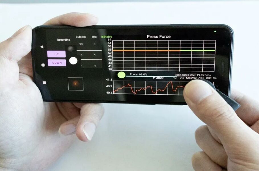 امکان اندازه گیری فشار خون با موبایل با کمک یک گیره ده سانتی ایجاد شد

